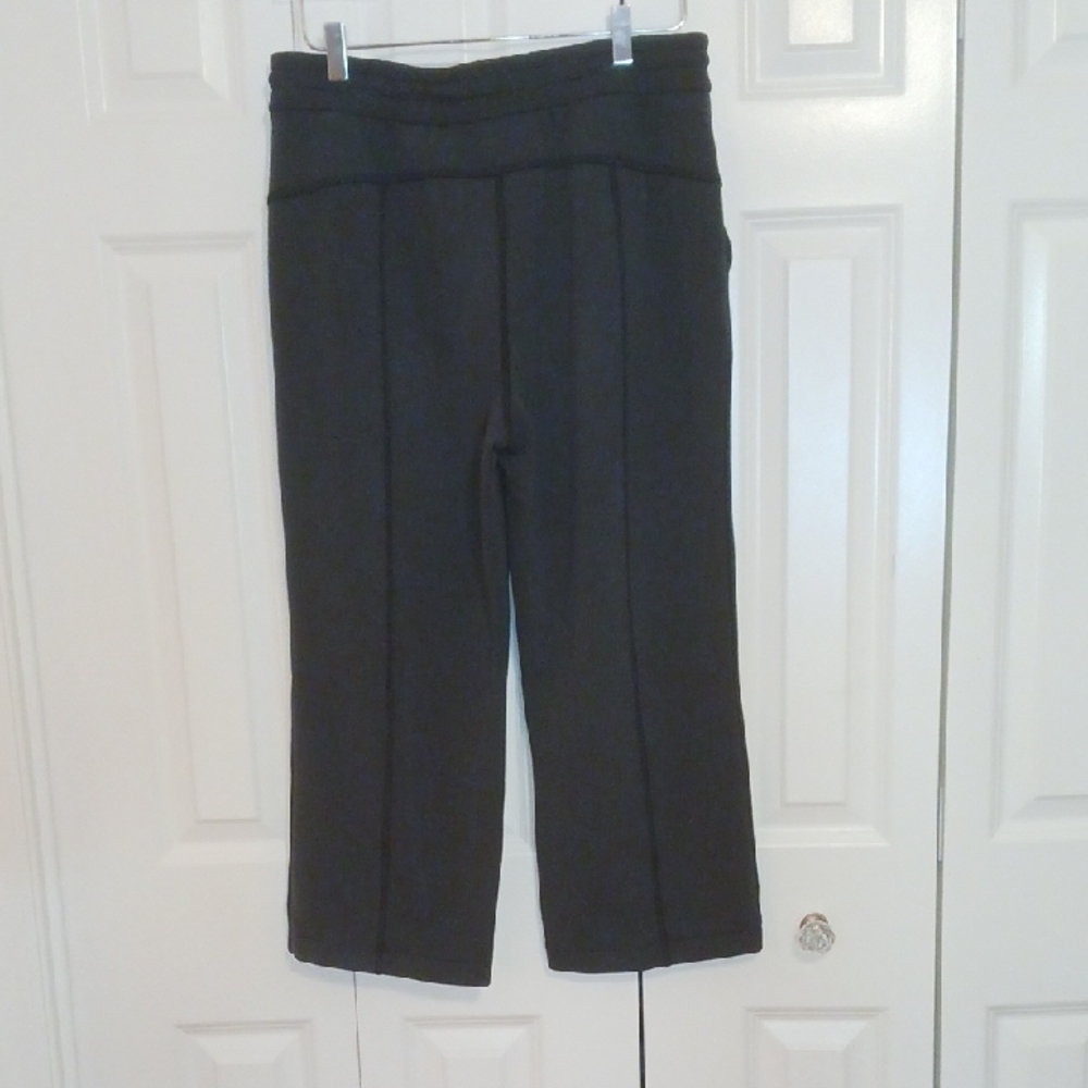 Lululemon Women's Black Softstreme High-Rise Straight-Leg Cropped 24" Pant 10 - Picture 5 of 6